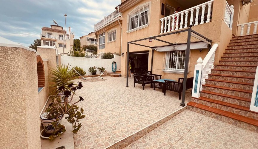 Resale - Villa -
Villamartin - Costa Blanca