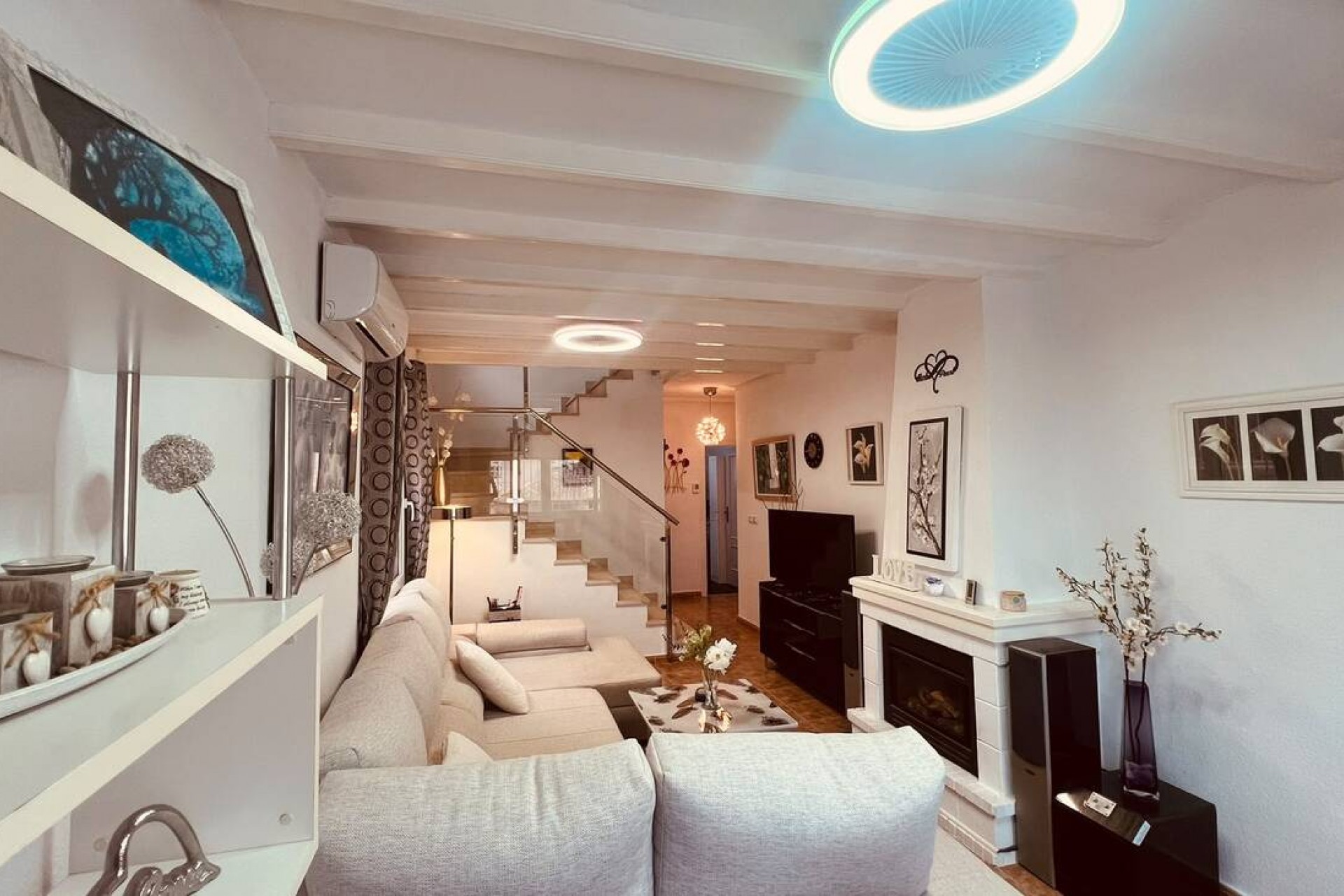 Resale - Villa -
Villamartin - Costa Blanca