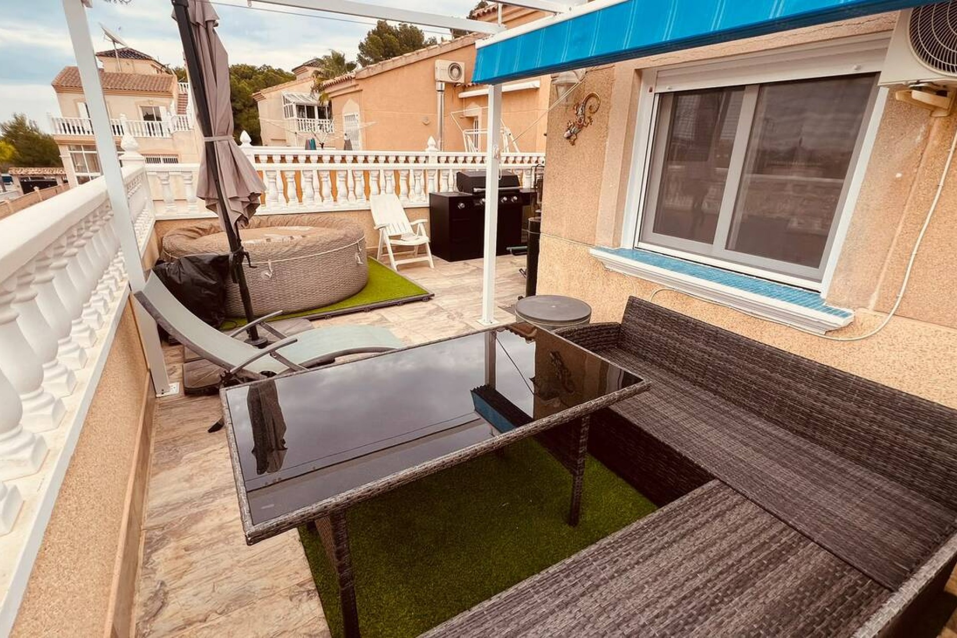 Resale - Villa -
Villamartin - Costa Blanca