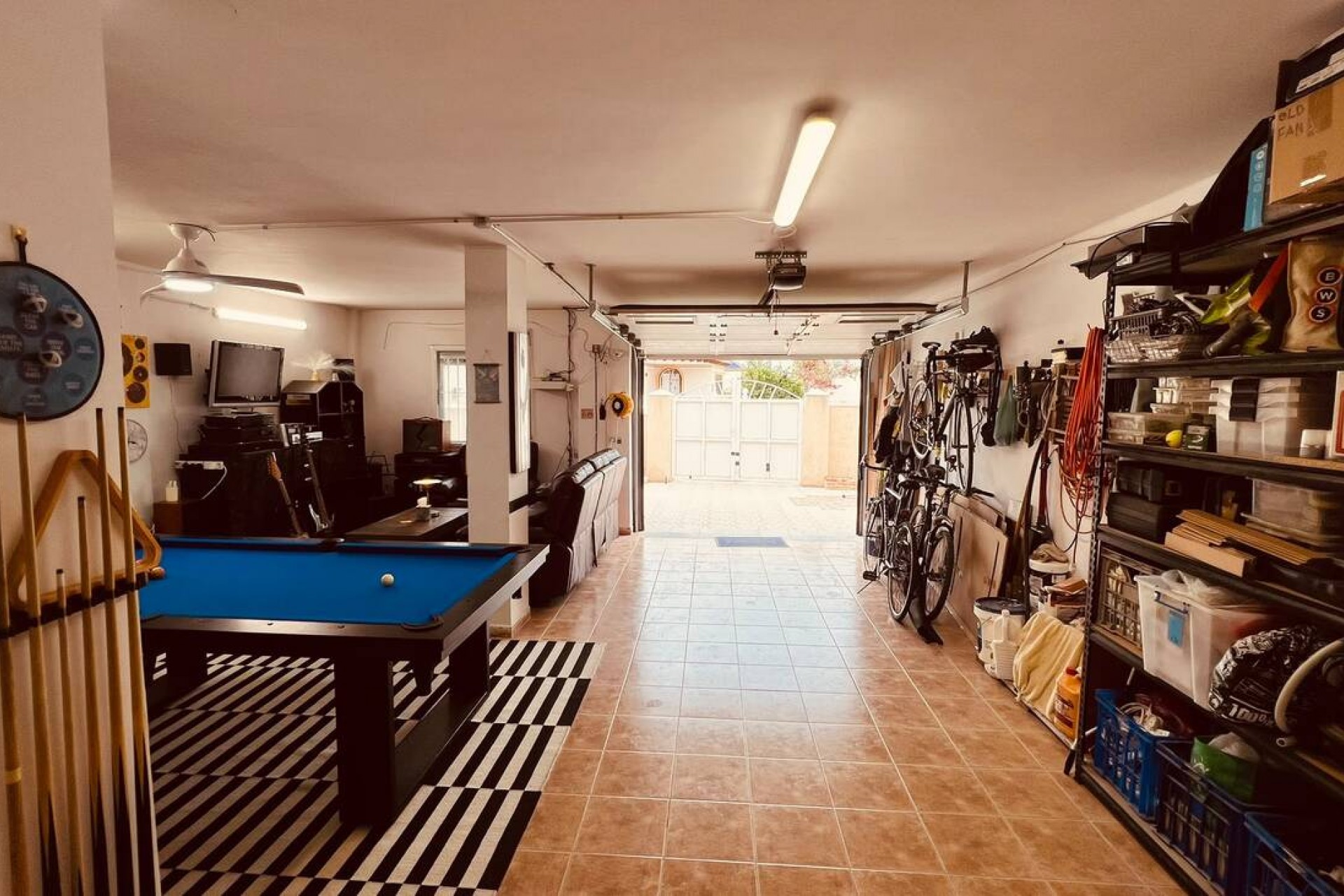 Resale - Villa -
Villamartin - Costa Blanca