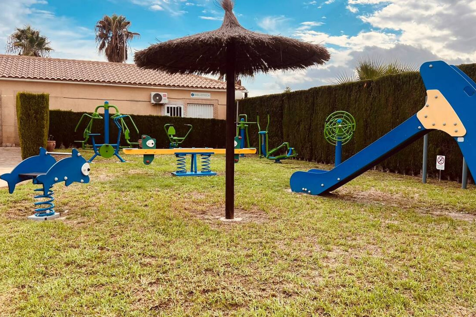 Resale - Villa -
Villamartin - Costa Blanca