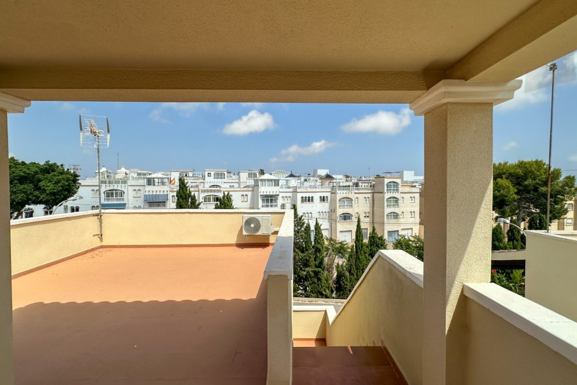 Resale - Villa -
Villamartin - Costa Blanca