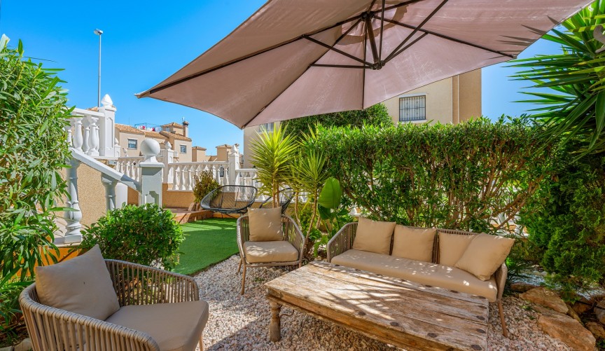 Resale - Villa -
Villamartin - Costa Blanca
