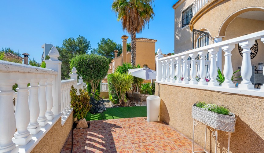Resale - Villa -
Villamartin - Costa Blanca