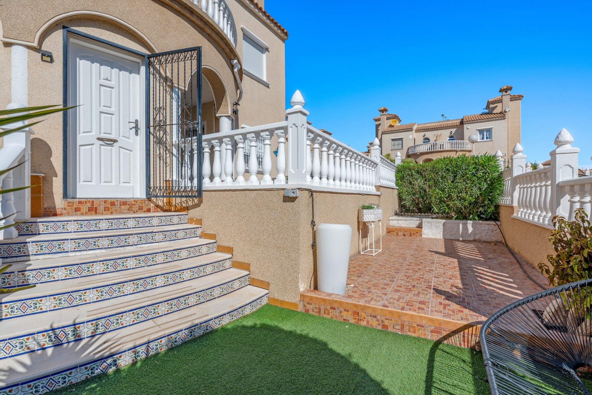 Resale - Villa -
Villamartin - Costa Blanca