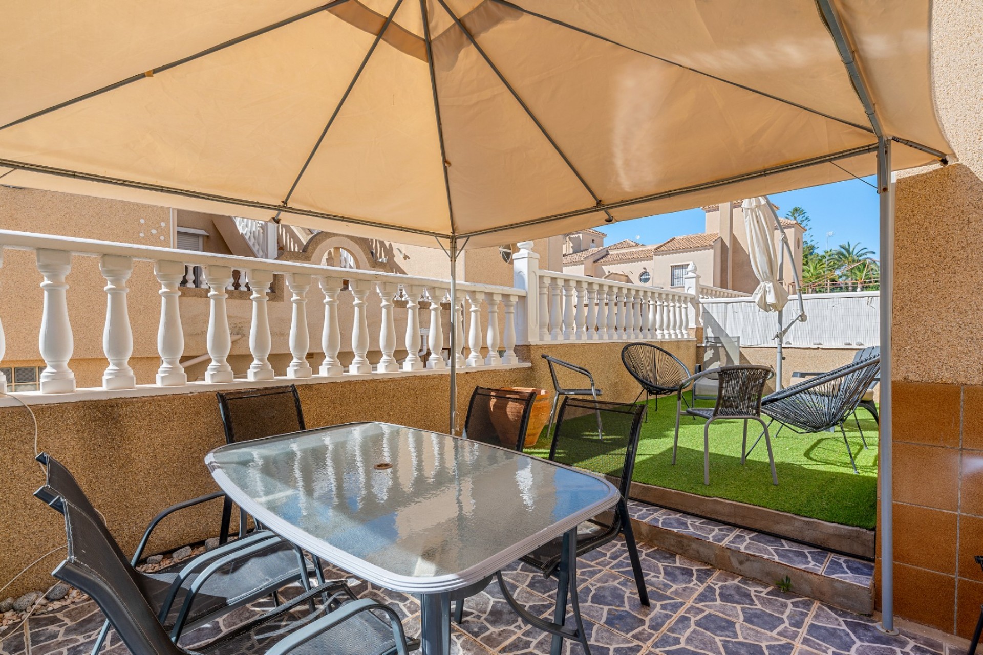 Resale - Villa -
Villamartin - Costa Blanca