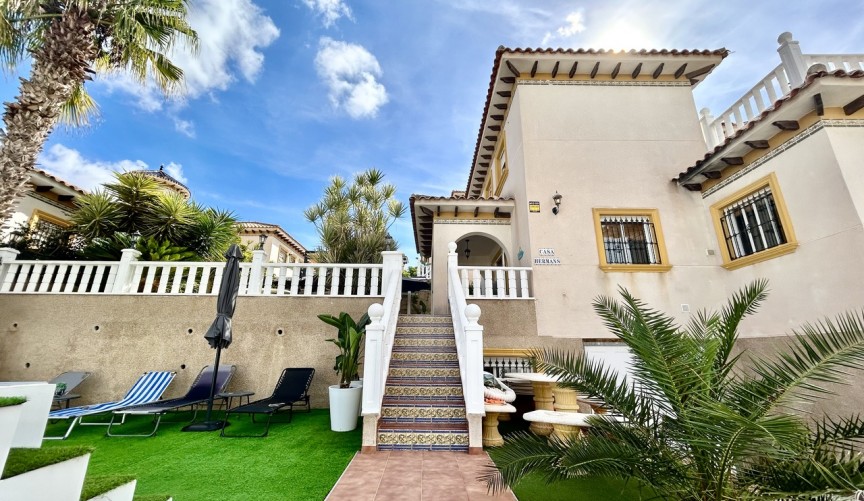 Resale - Villa -
Villamartin - Costa Blanca