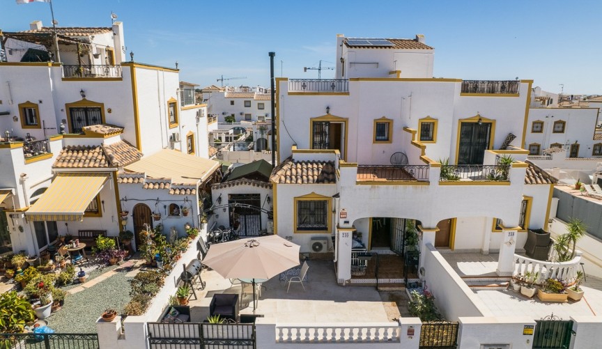 Resale - Villa -
Vistabella Golf Entre Naranjos - Inland