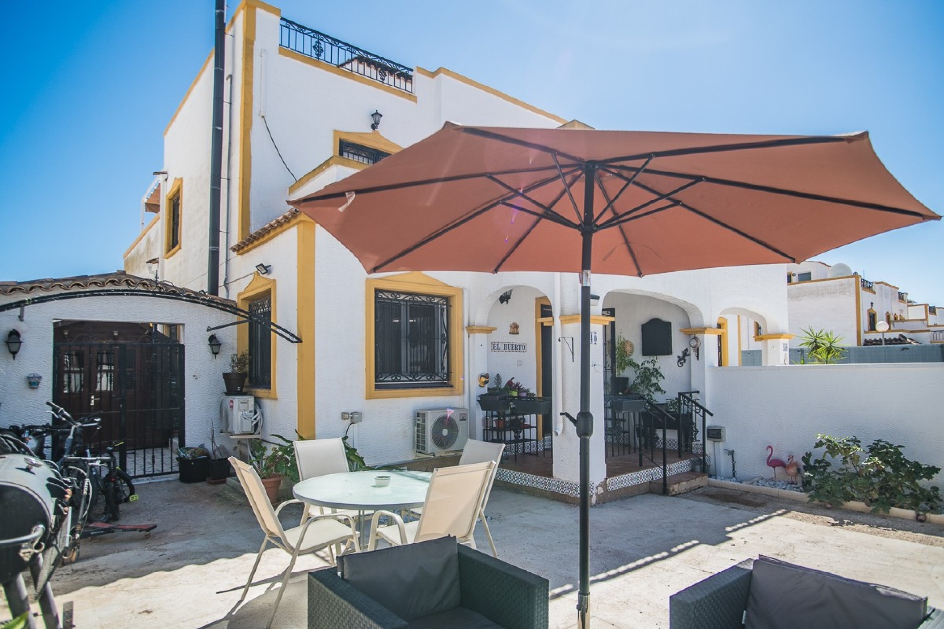Resale - Villa -
Vistabella Golf Entre Naranjos - Inland