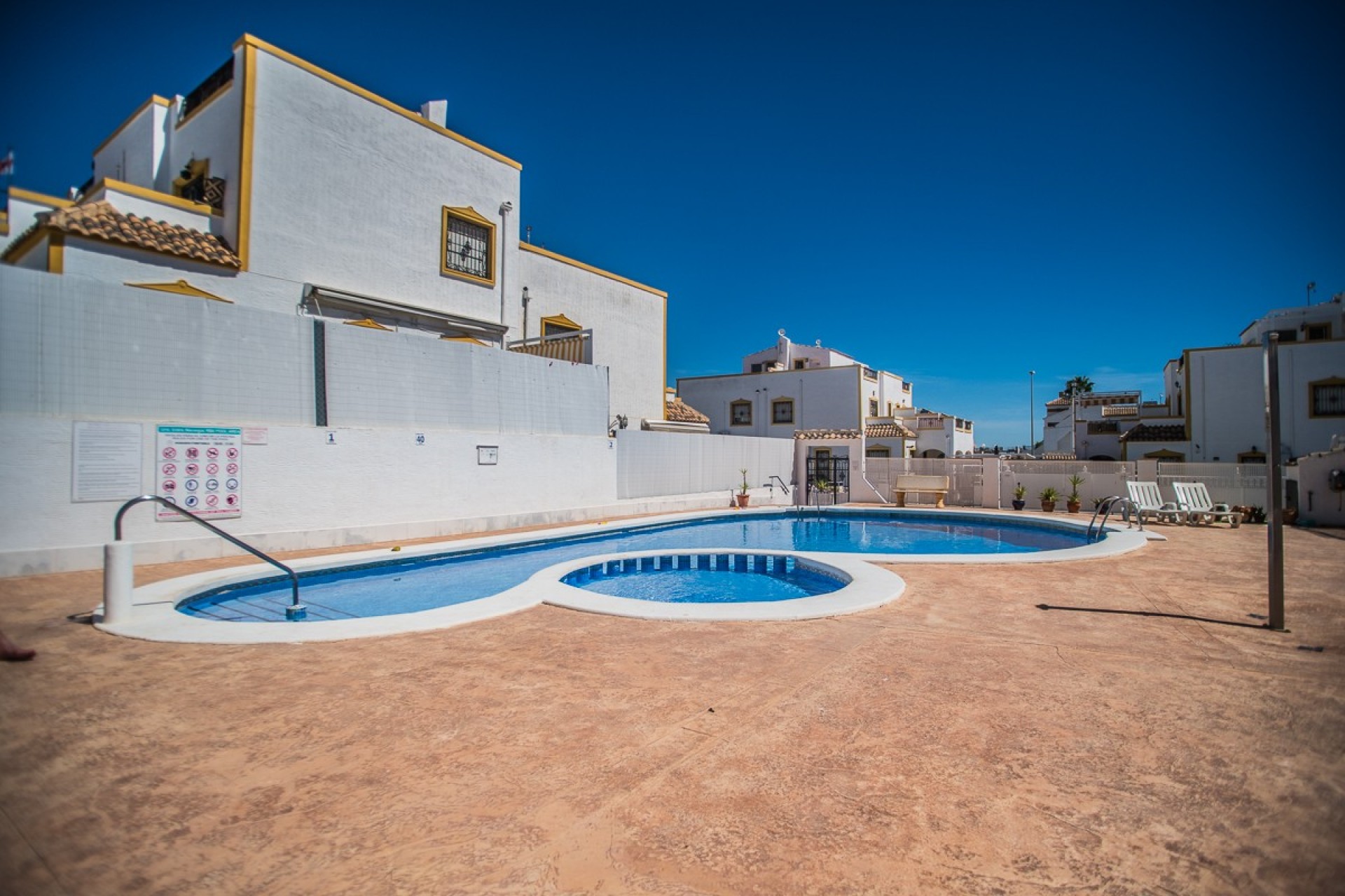 Resale - Villa -
Vistabella Golf Entre Naranjos - Inland