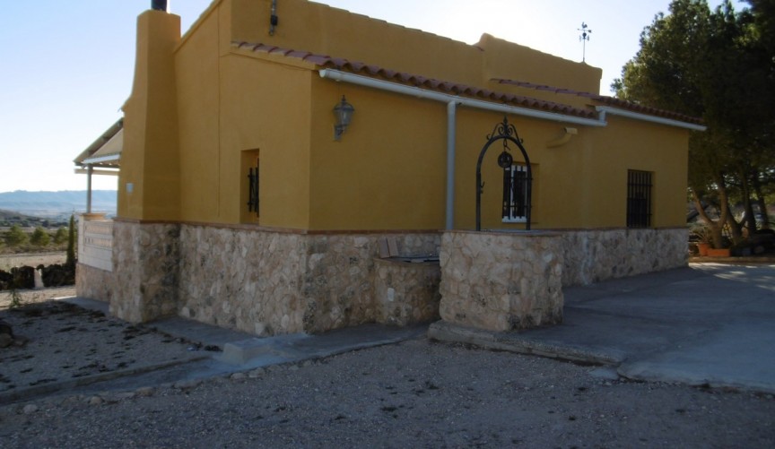 Resale - Villa -
Yecla - Inland