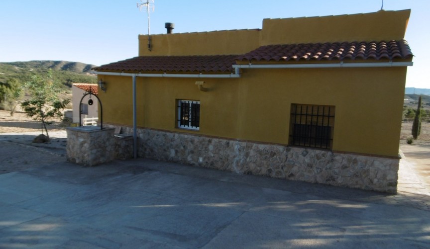 Resale - Villa -
Yecla - Inland