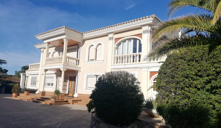 Resale - Villa -
Yecla - Inland