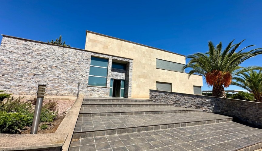 Resale - Villa -
Yecla - Inland