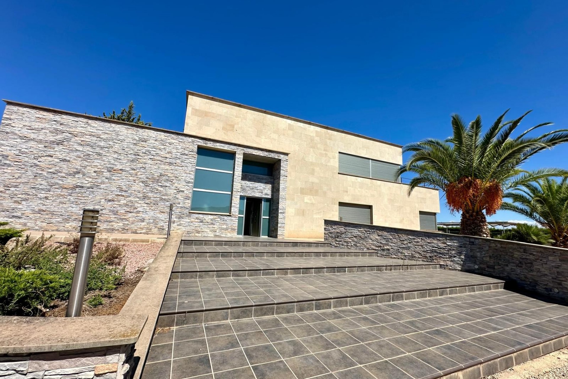 Resale - Villa -
Yecla - Inland