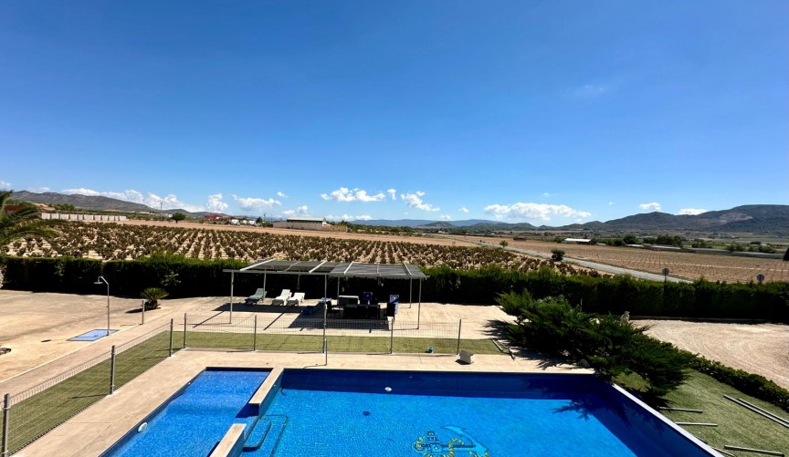 Resale - Villa -
Yecla - Inland