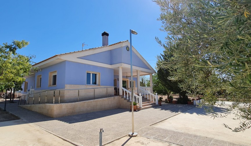 Resale - Villa -
Yecla - Inland