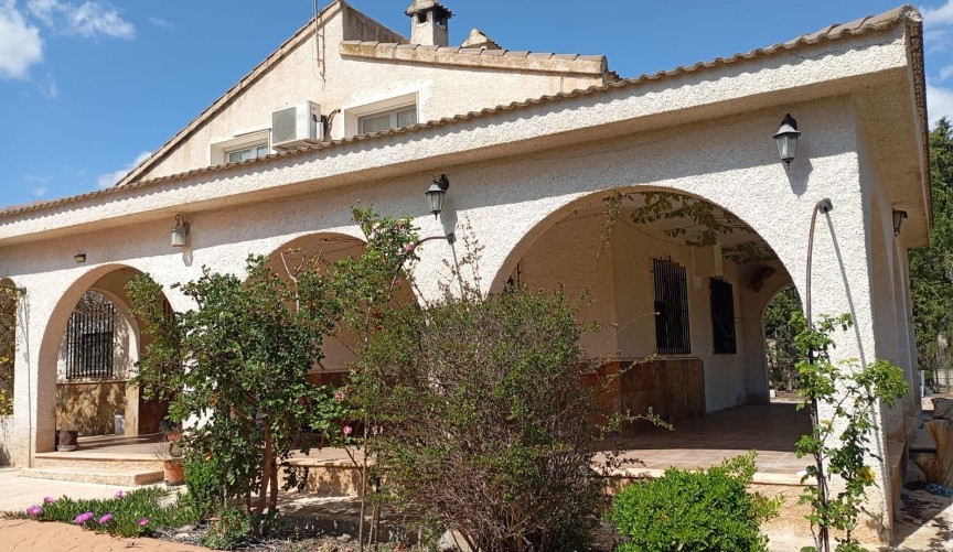 Resale - Villa -
Yecla - Inland