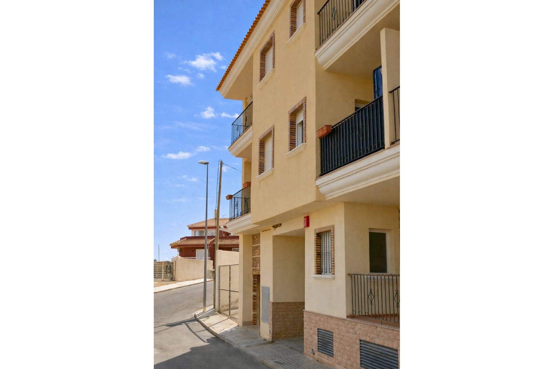 Reventa - Apartment -
2778 - Inland