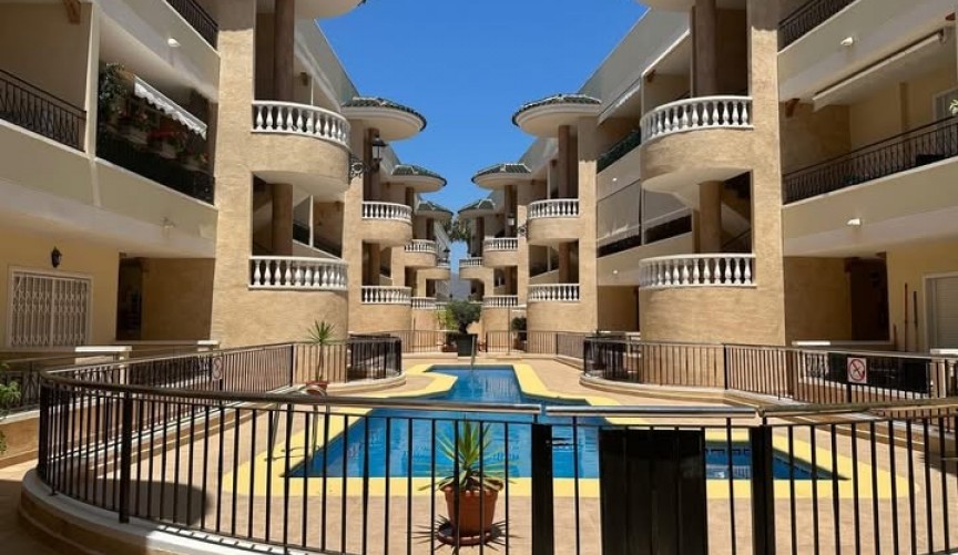 Reventa - Apartment -
Jacarilla - Inland
