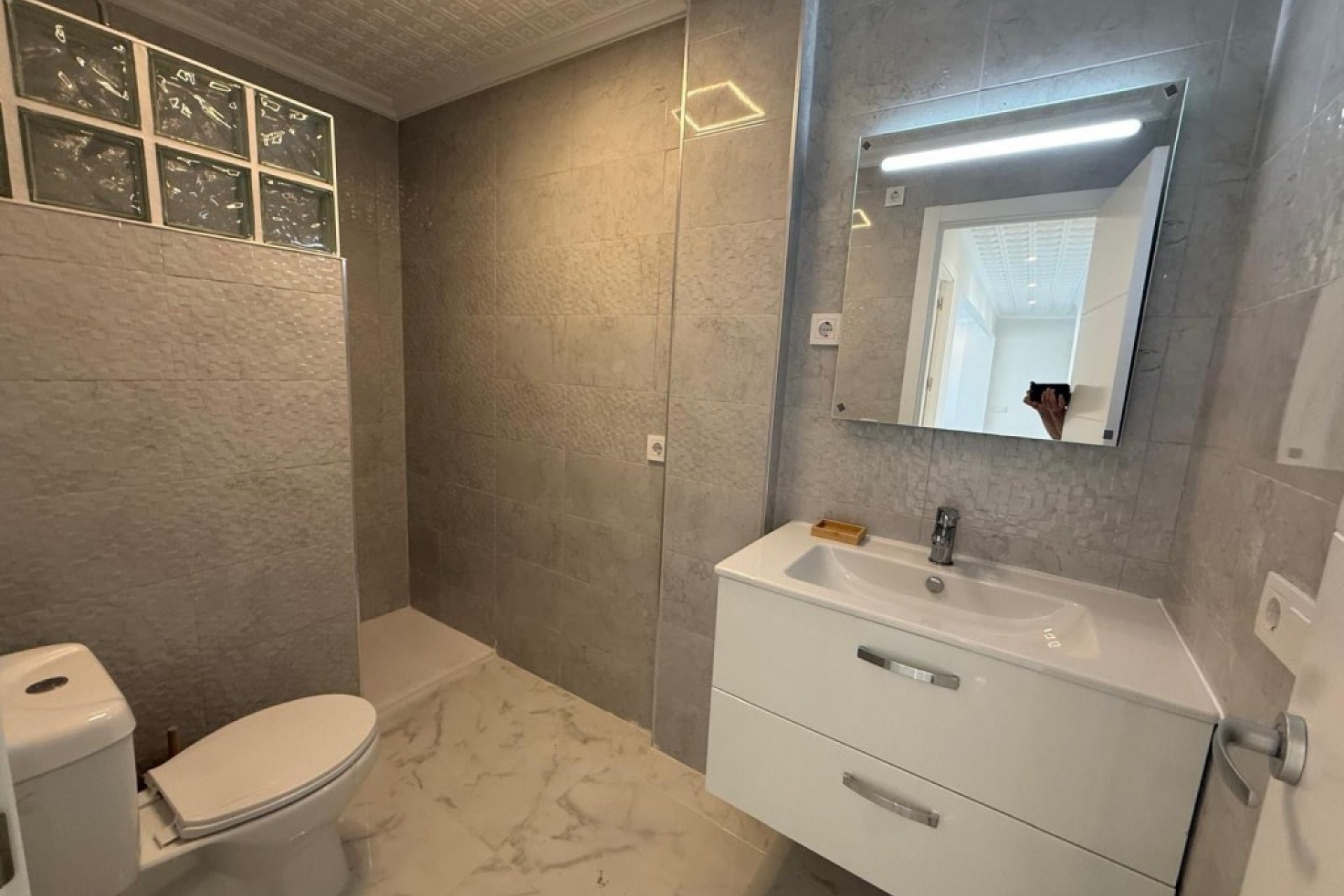 Reventa - Apartment -
Playa Del Acequion - Costa Blanca