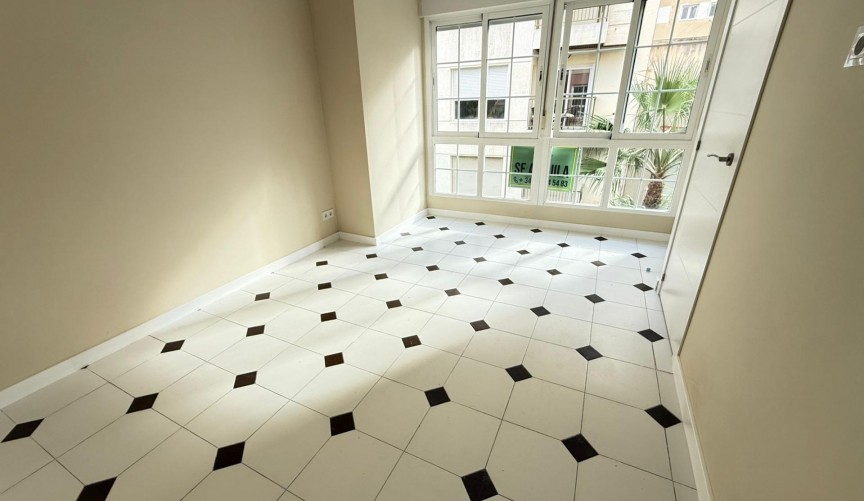 Reventa - Apartment -
Torrevieja - Centro