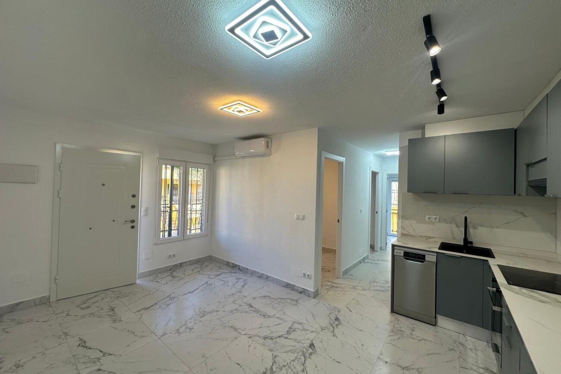 Reventa - Apartment -
Torrevieja - La Veleta