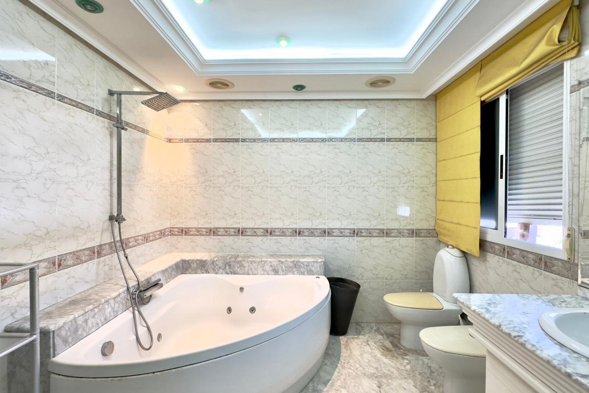 Reventa - Ático -
Torrevieja - Centro