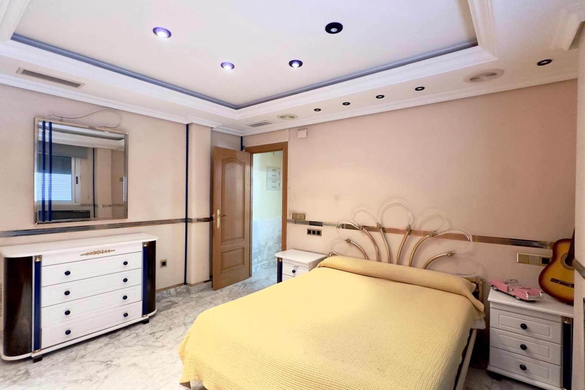 Reventa - Ático -
Torrevieja - Centro