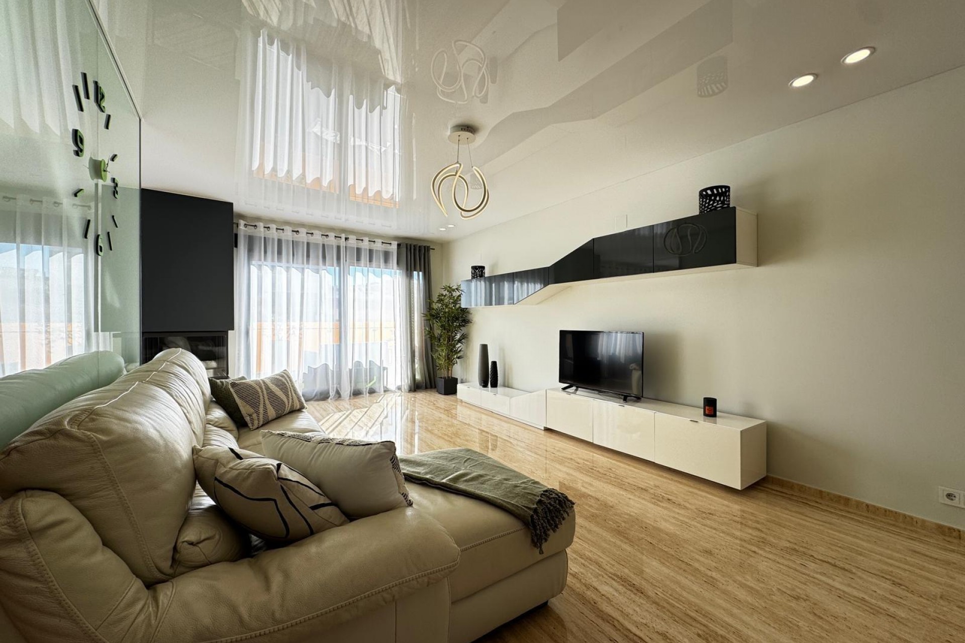 Reventa - Ático -
Torrevieja - Estacion De Autobuses