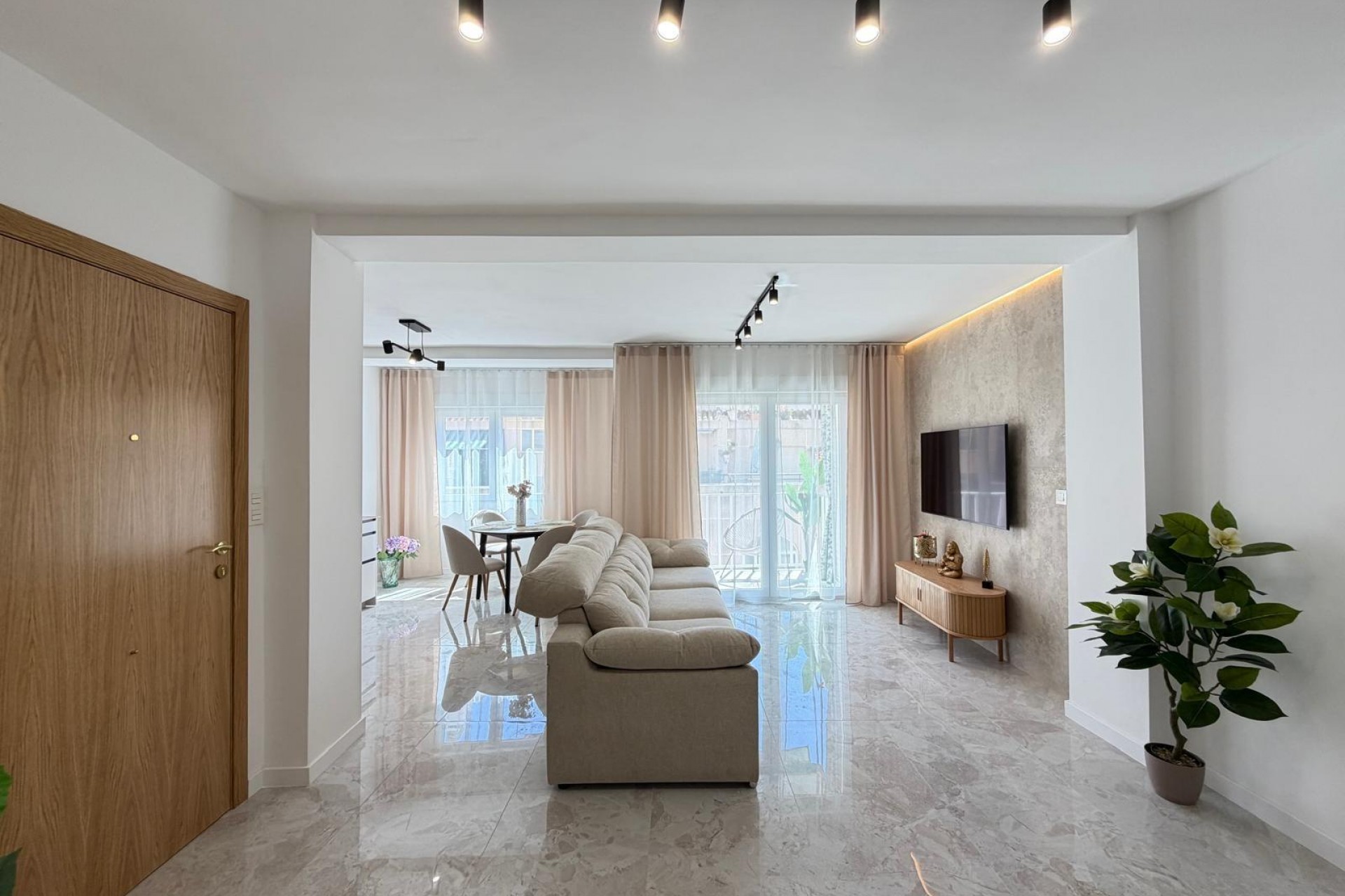 Reventa - Ático -
Torrevieja - Estacion De Autobuses