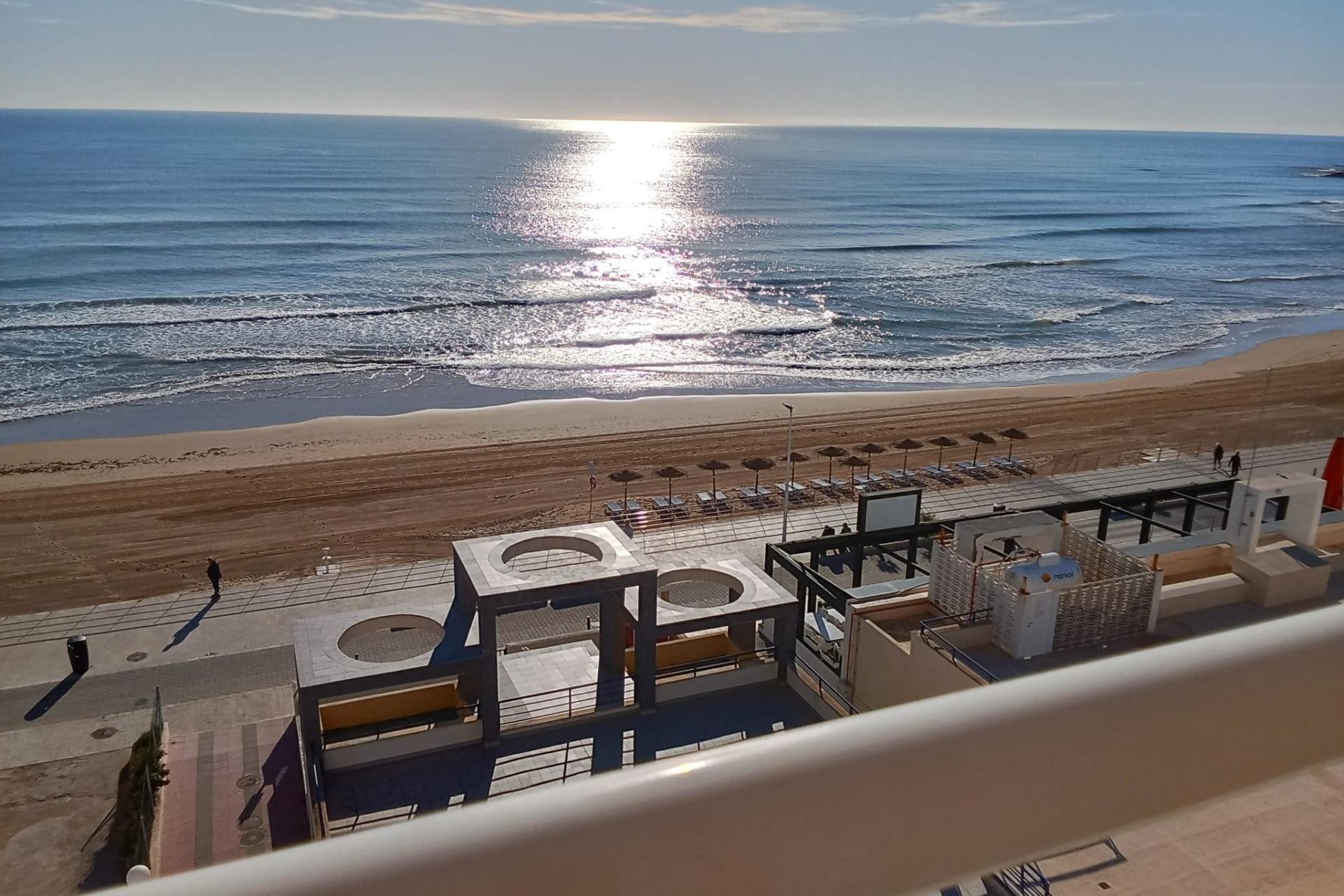 Reventa - Ático -
Torrevieja - Playa De La Mata