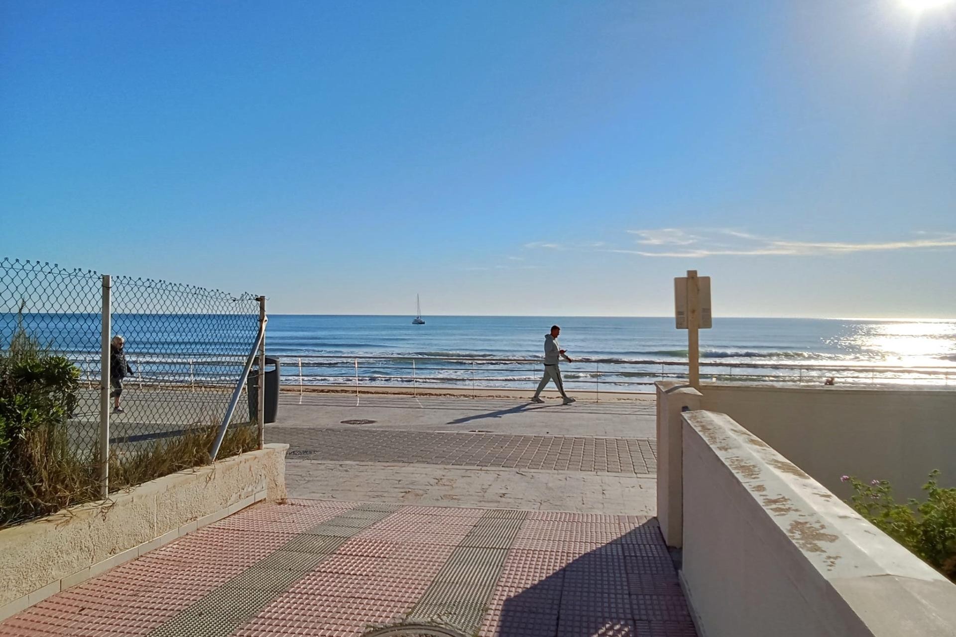 Reventa - Ático -
Torrevieja - Playa De La Mata