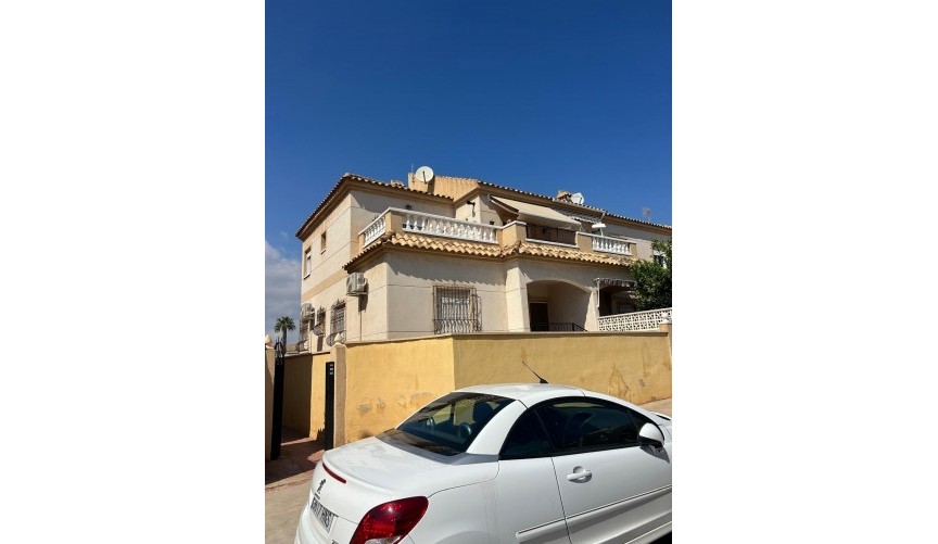 Reventa - Bungalow -
Torrevieja - aguas nuevas