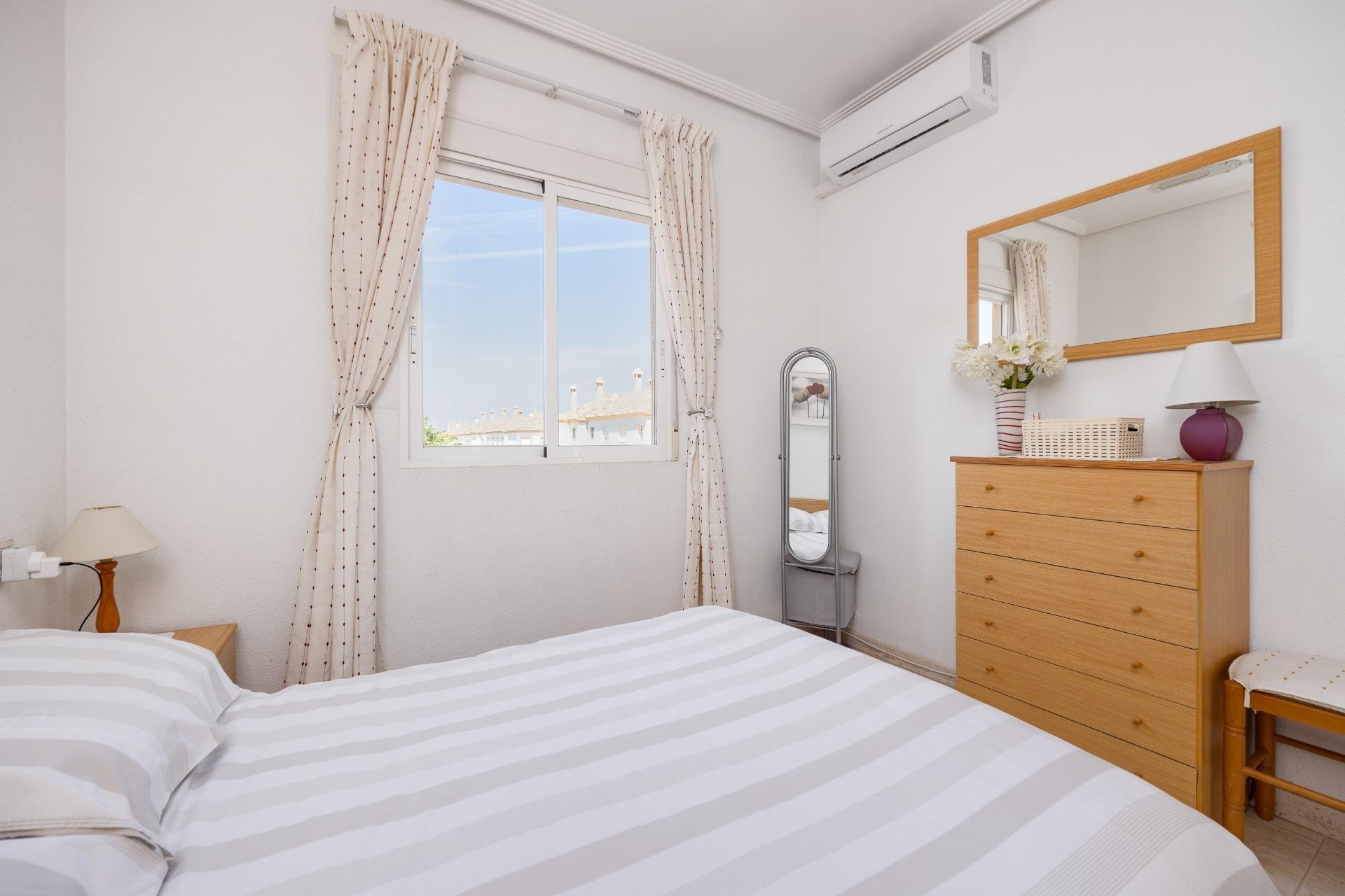 Reventa - Bungalow -
Torrevieja - aguas nuevas