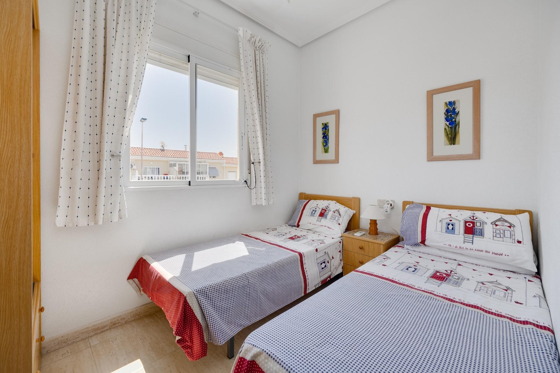 Reventa - Bungalow -
Torrevieja - aguas nuevas