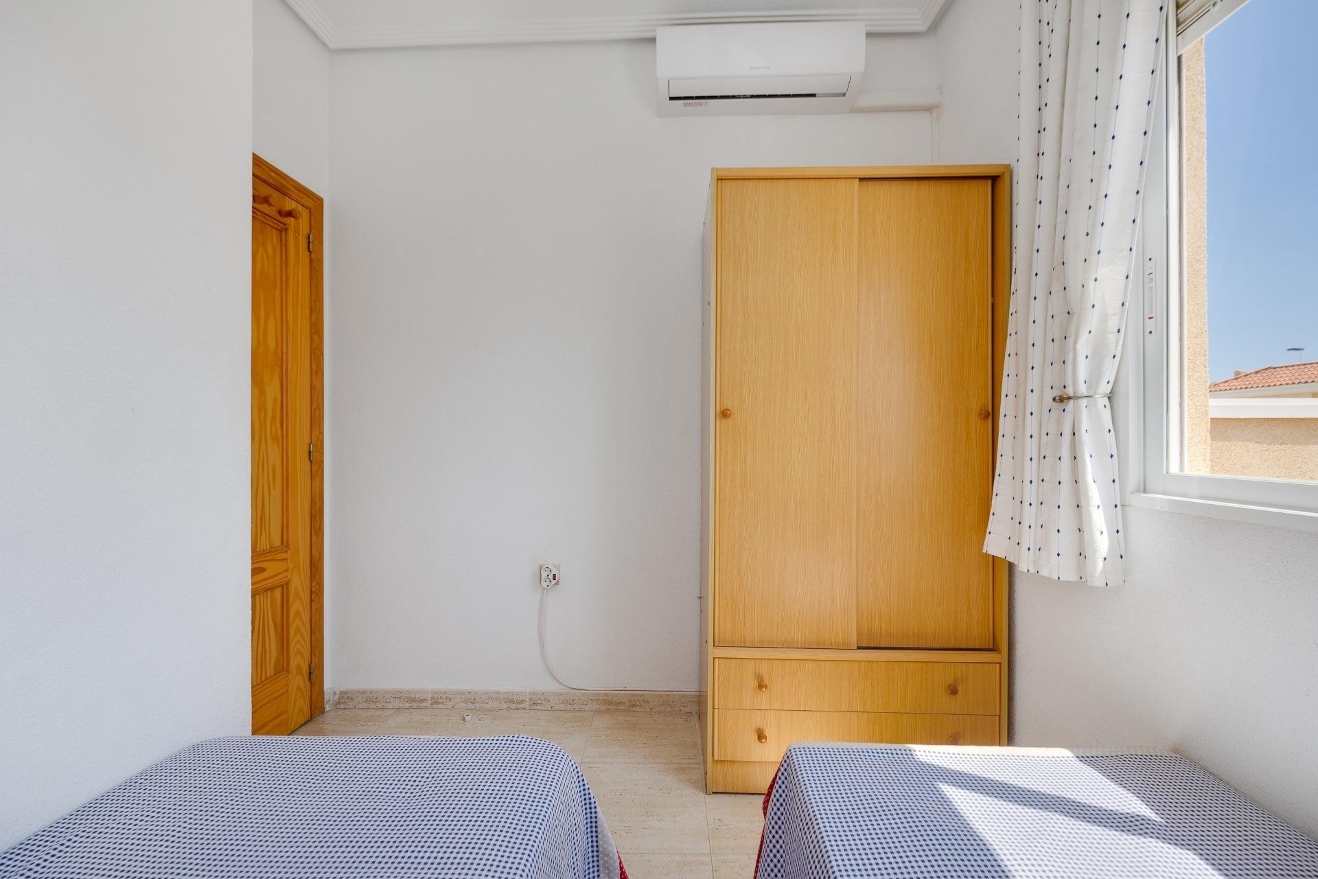 Reventa - Bungalow -
Torrevieja - aguas nuevas