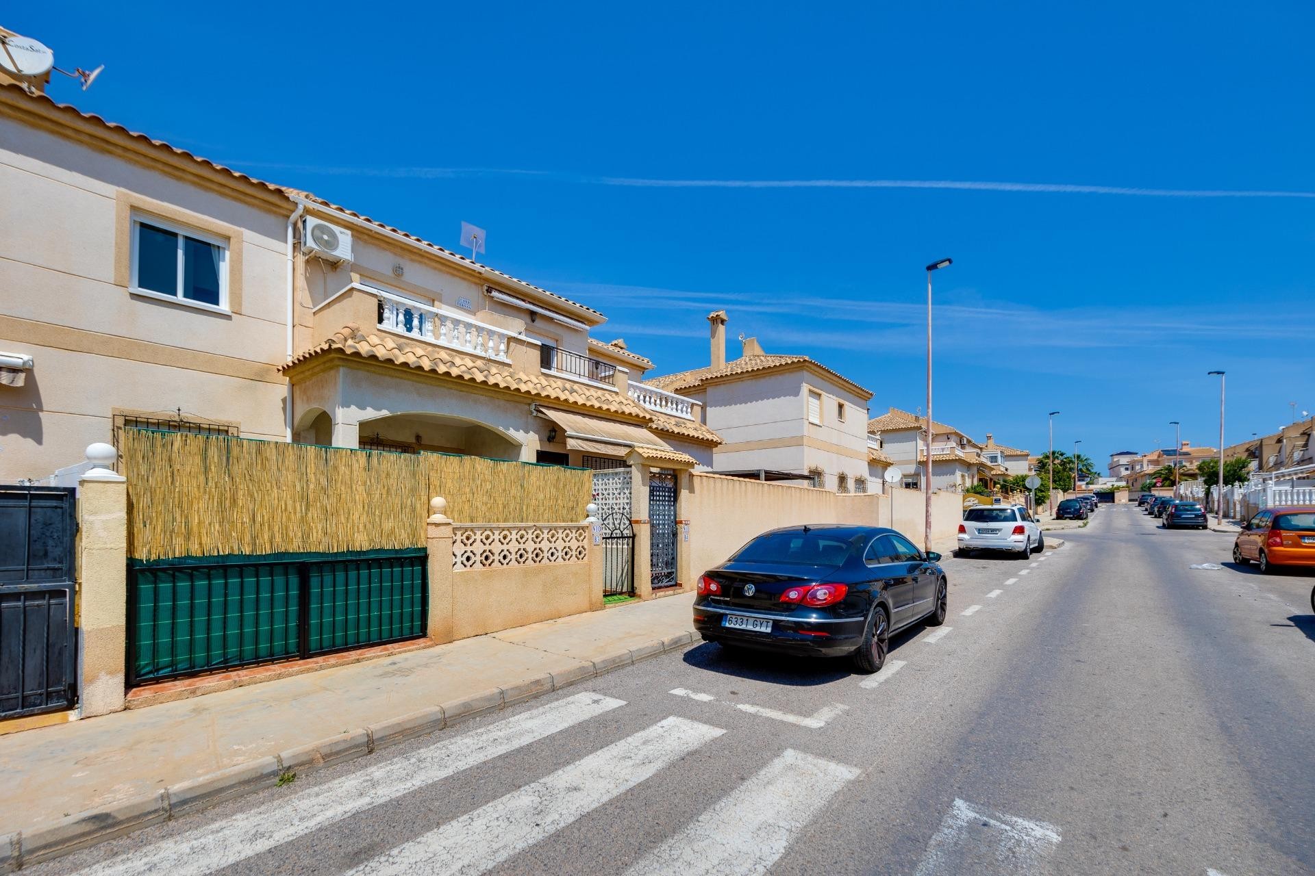 Reventa - Bungalow -
Torrevieja - aguas nuevas