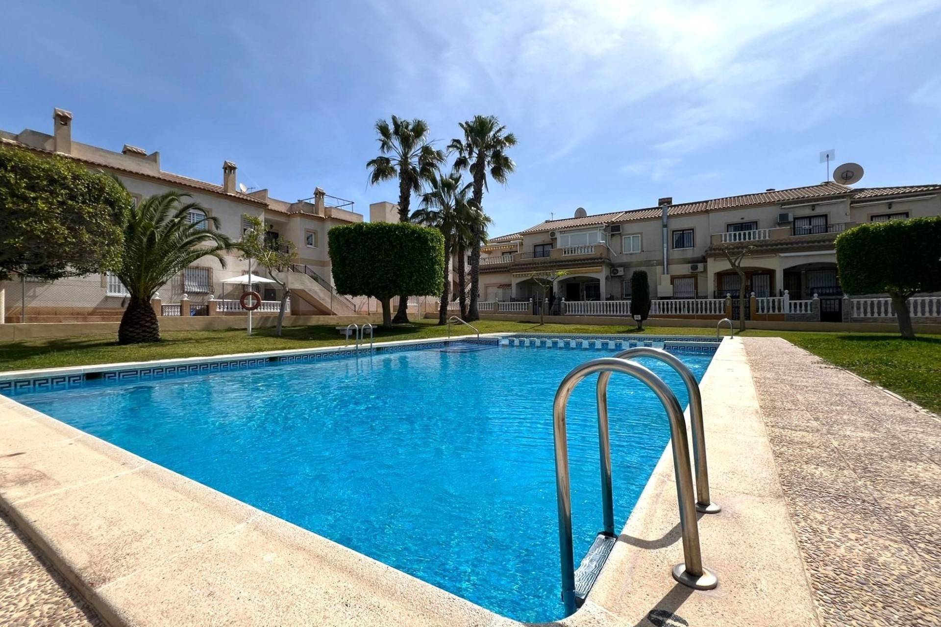 Reventa - Bungalow -
Torrevieja - aguas nuevas