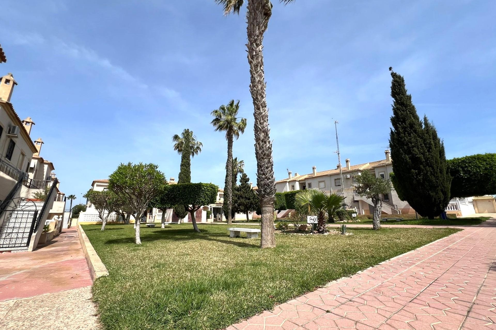Reventa - Bungalow -
Torrevieja - aguas nuevas