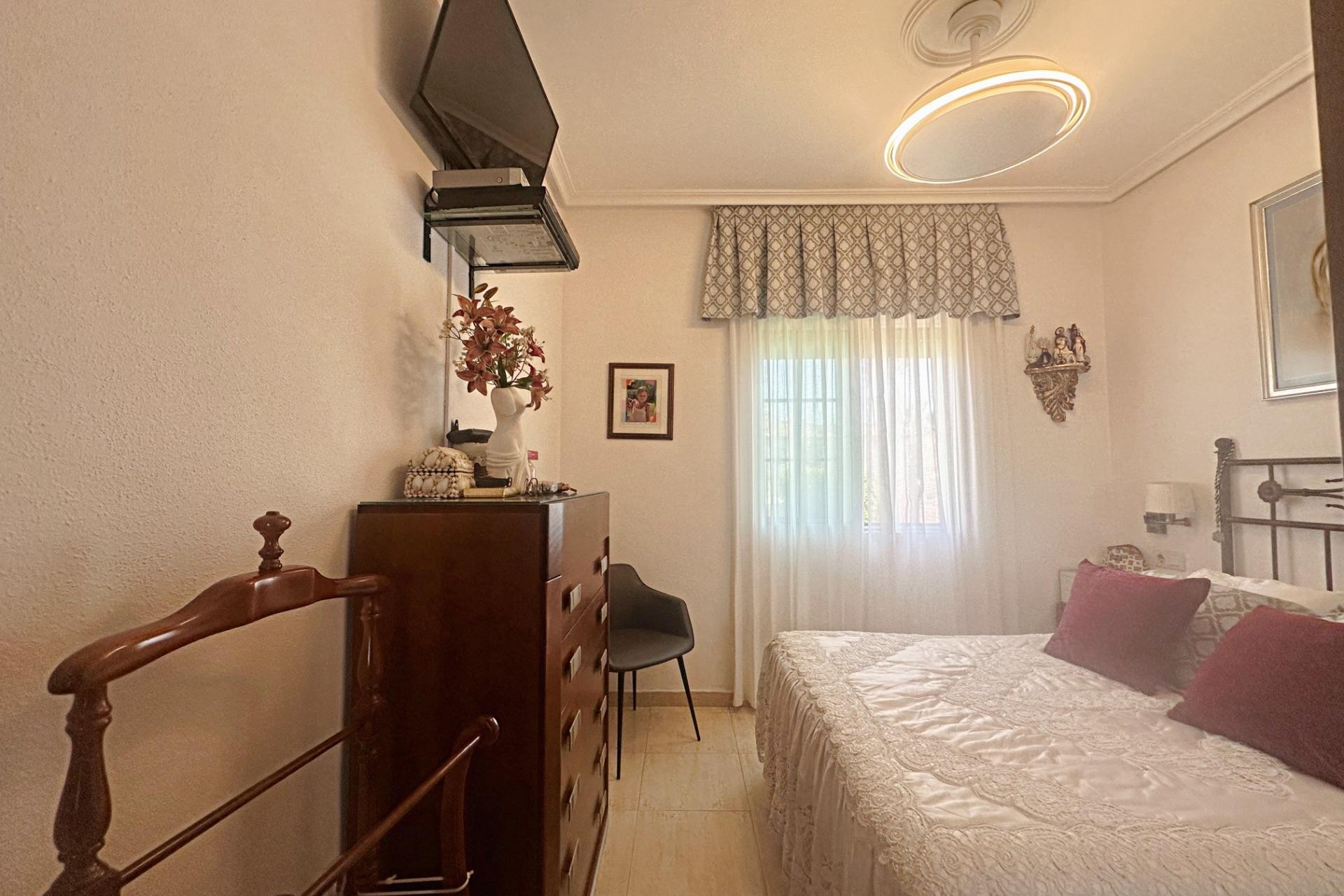 Reventa - Bungalow -
Torrevieja - aguas nuevas