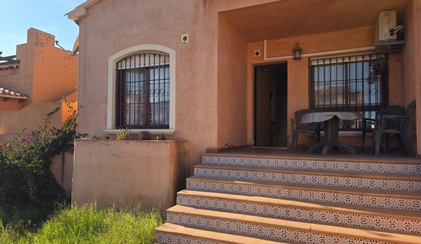 Reventa - Bungalow -
Torrevieja - Zona Los Frutales