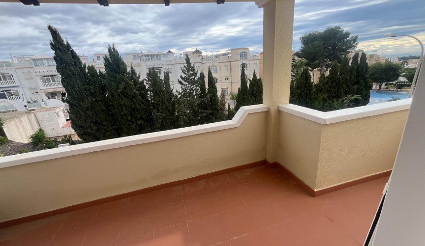 Reventa - Duplex -
San Miguel de Salinas - Las Filipinas