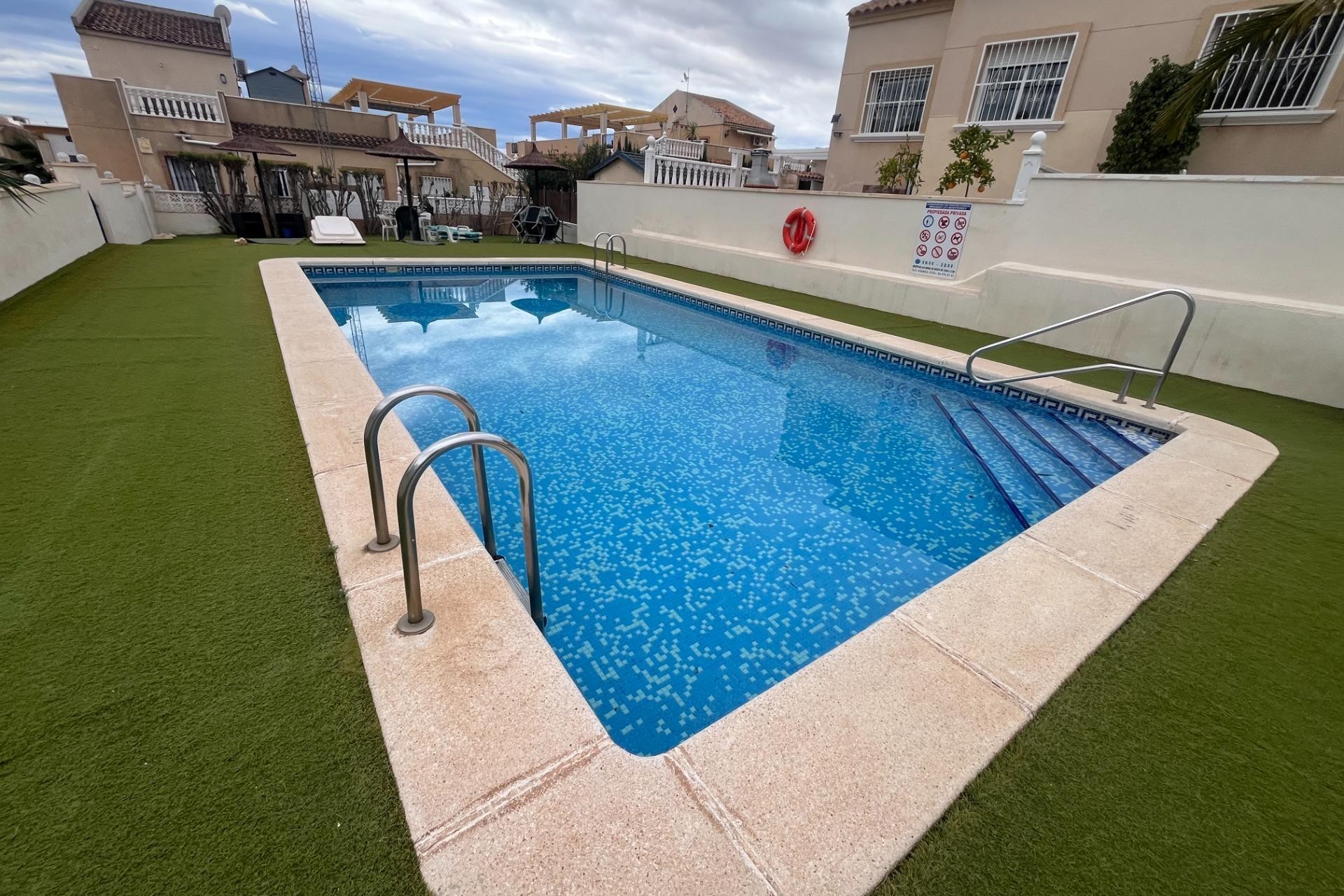 Reventa - Duplex -
San Miguel de Salinas - Las Filipinas