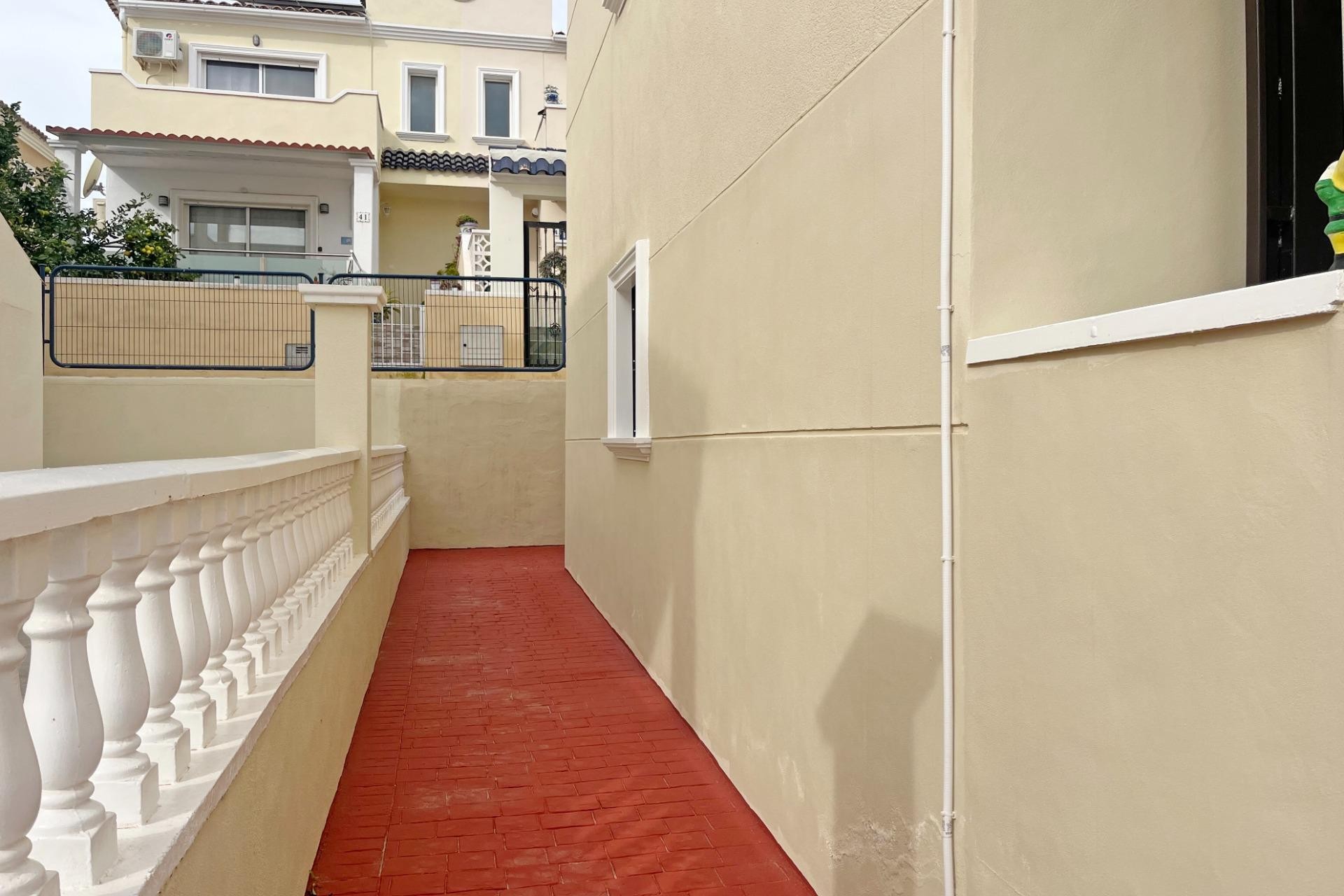 Reventa - Duplex -
San Miguel de Salinas - Las Filipinas