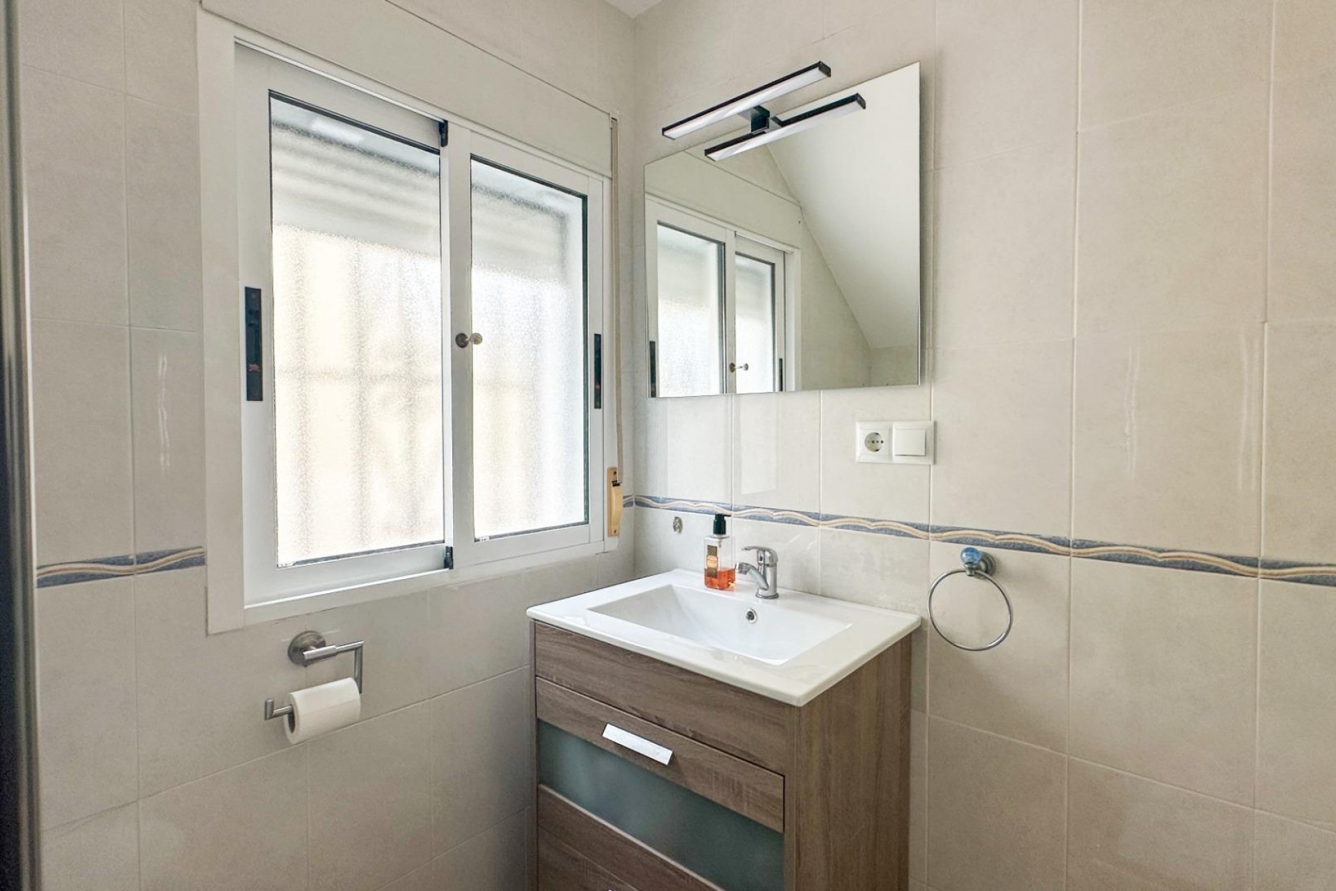 Reventa - Duplex -
San Miguel de Salinas - Las Filipinas