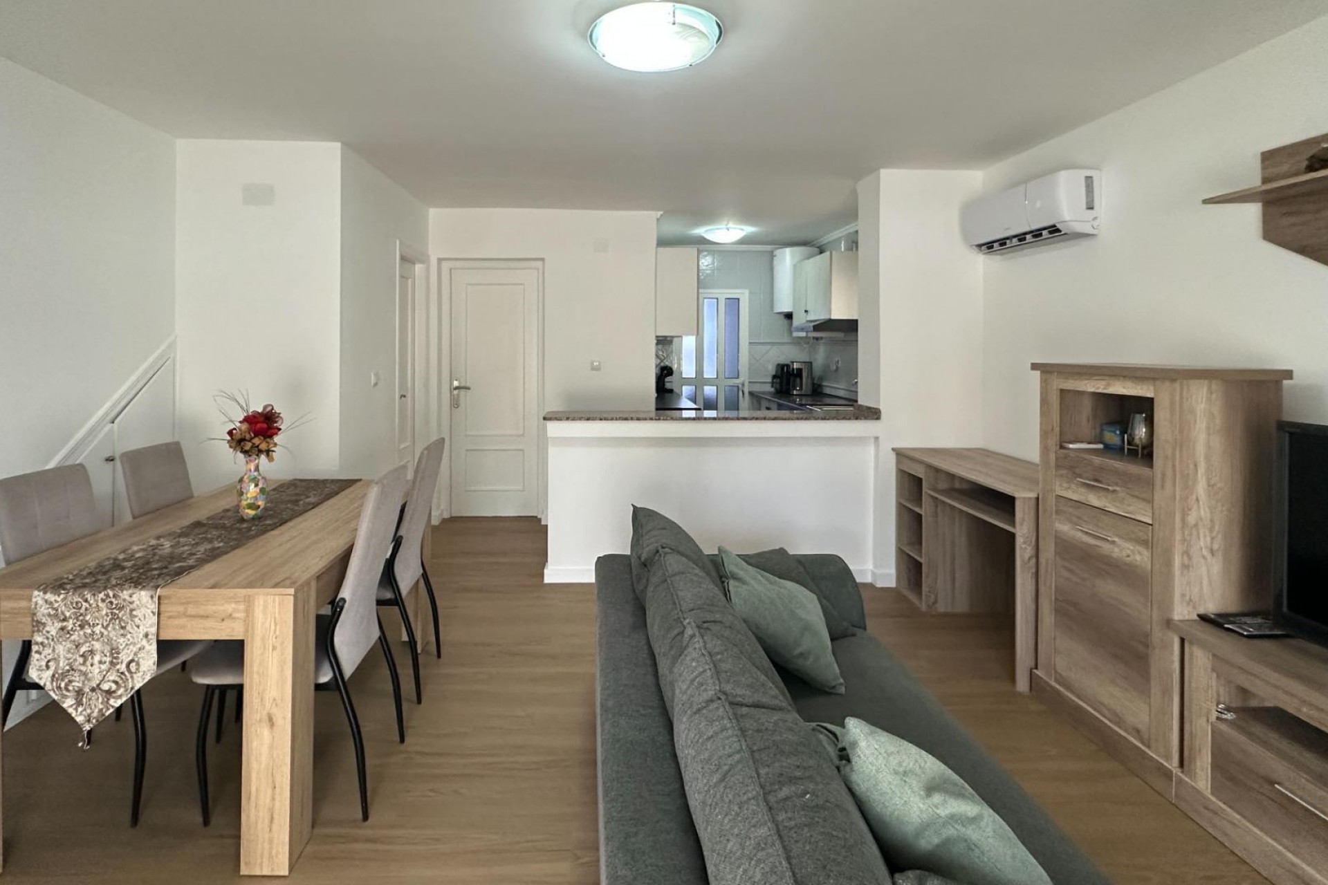 Reventa - Duplex -
San Miguel de Salinas - Las Filipinas