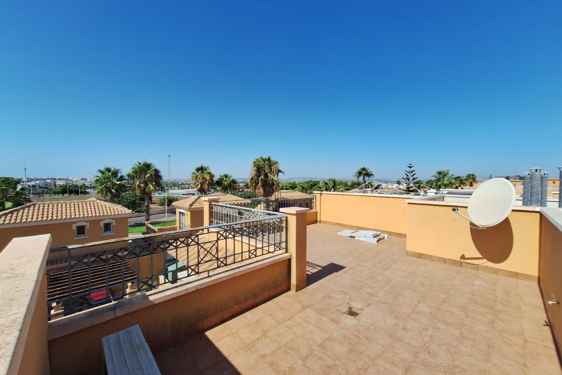 Reventa - Duplex -
Torrevieja - aguas nuevas
