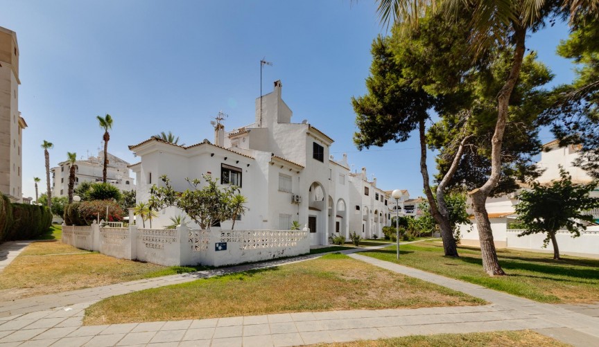 Reventa - Duplex -
Torrevieja - Calas Blanca