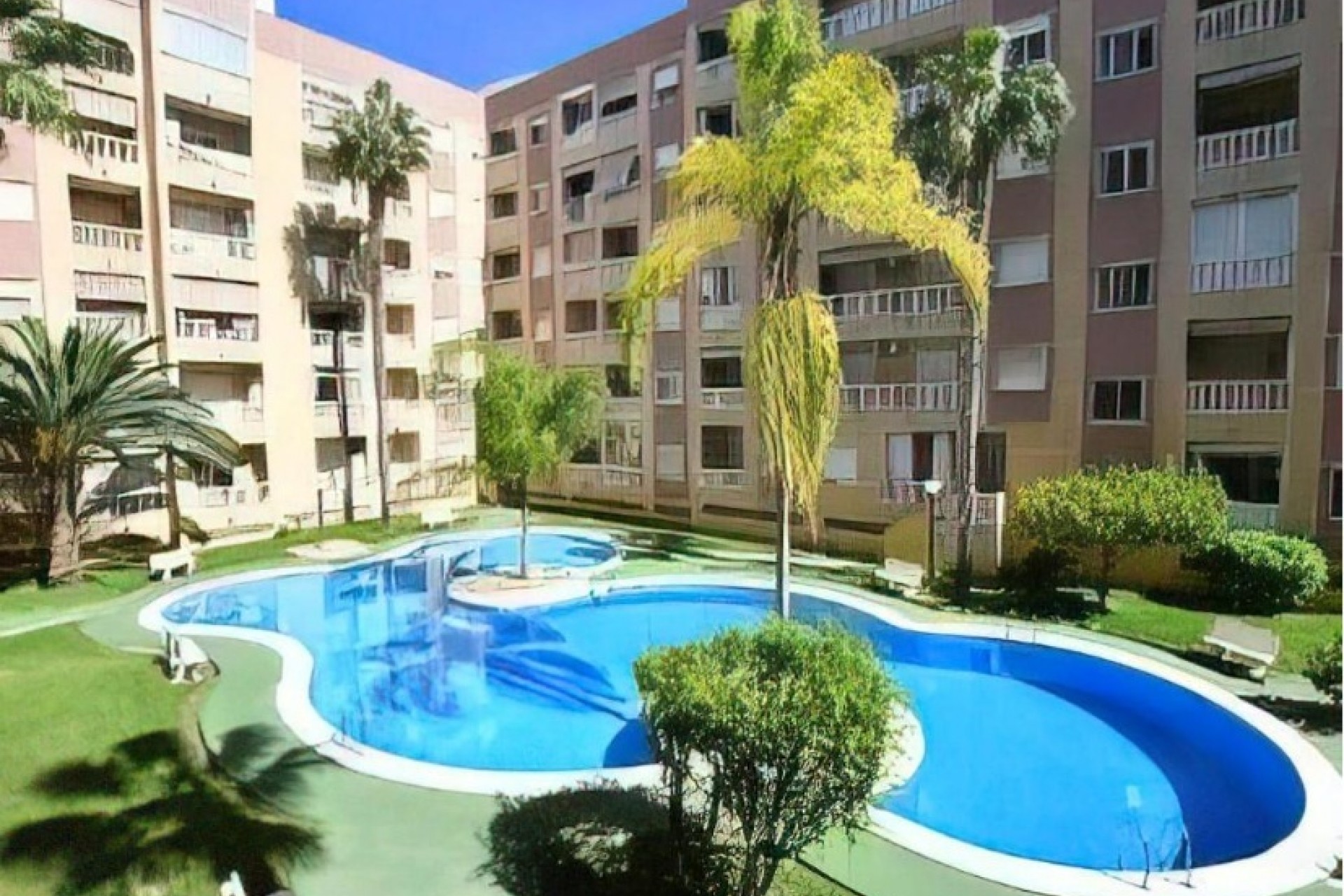 Reventa - Penthouse Penthouse -
Torrevieja - PARQUE DE LAS NACIONES